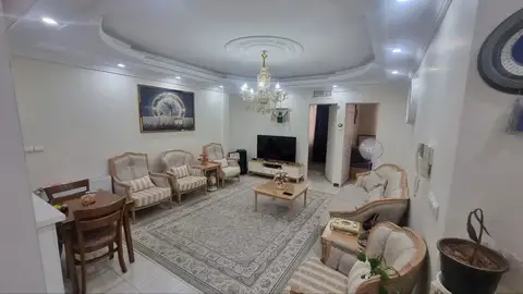 آپارتمان شیک 63 متری دو خواب با آسانسور، تمیز و نور عالی