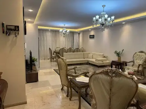آپارتمان بازسازی شده دوخوابه 70 متری با نما خطی در شمال مرزداران